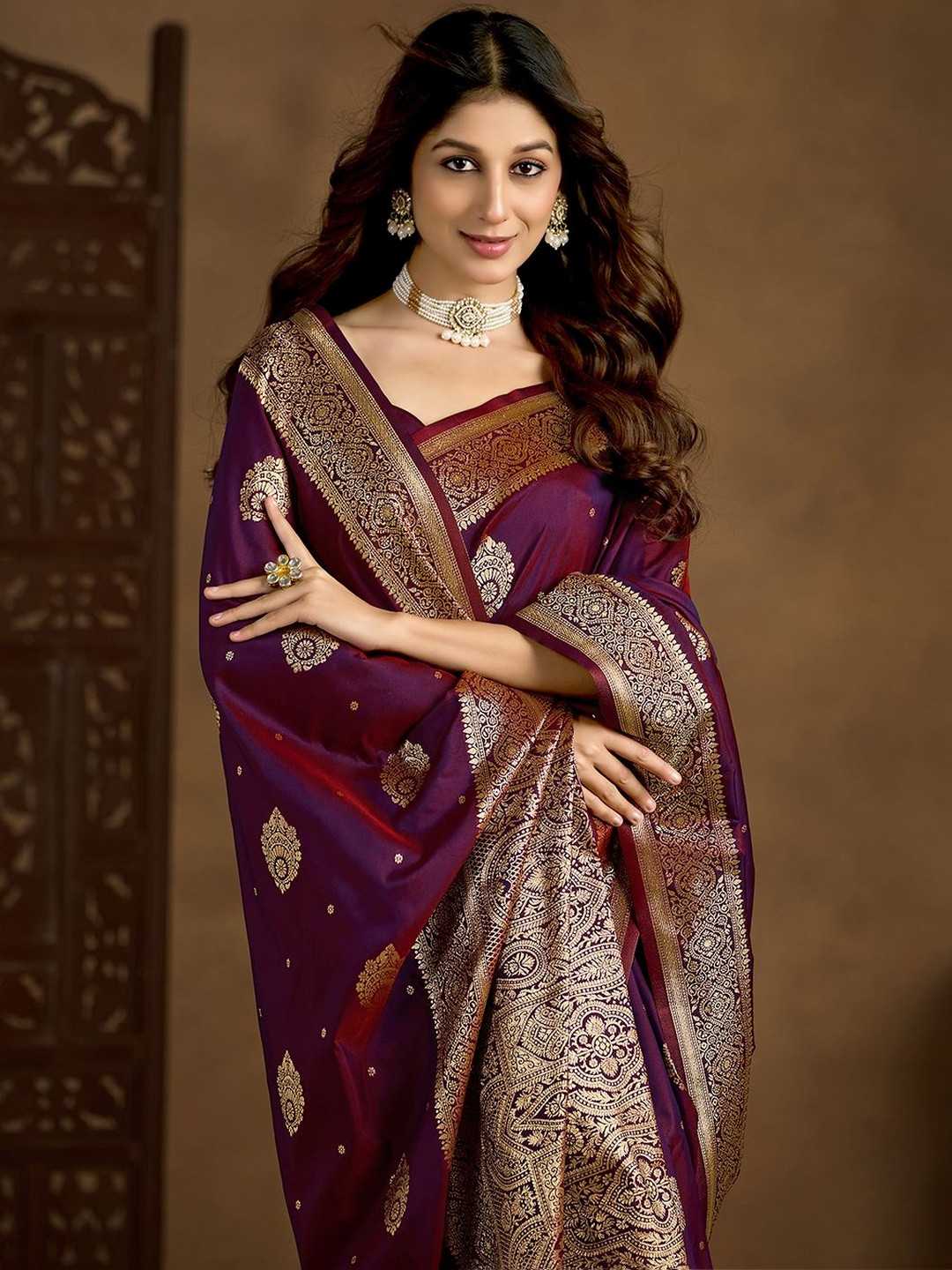 Ethnic Junction Woven Design Silk Blend Banarasi Saree