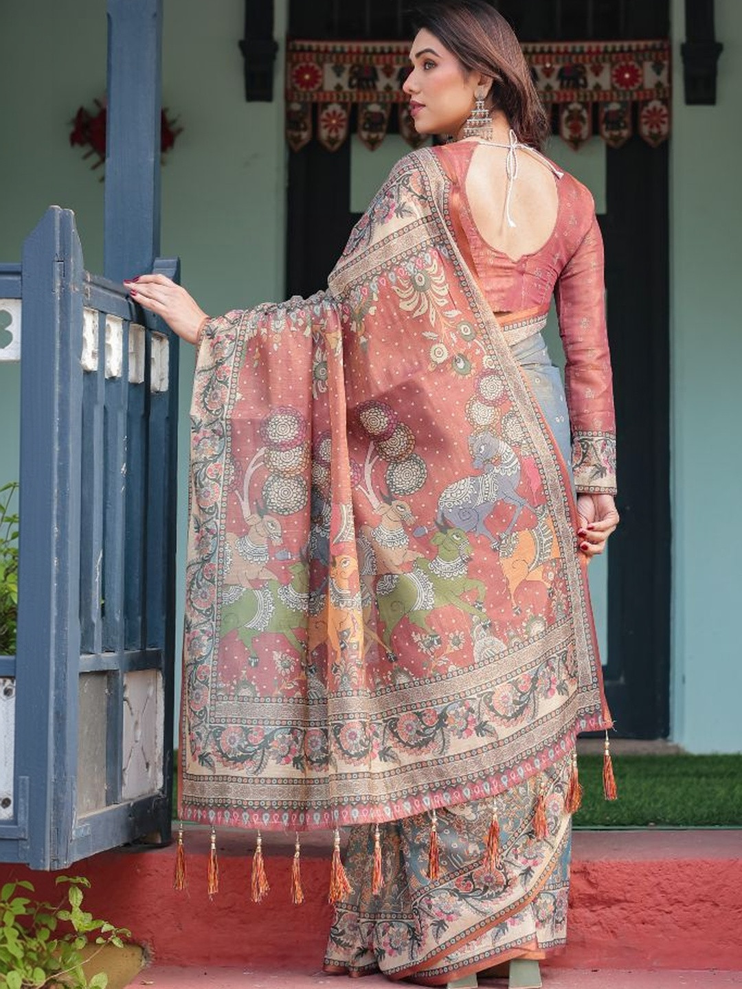 DHAYNA AND REEWA FASHION Floral Printed Pure Cotton Banarasi Sarees